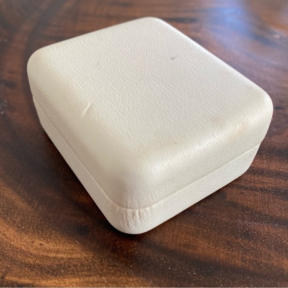 NWOT Macy’s Silver Hoop Earrings - Picture 3 of 3